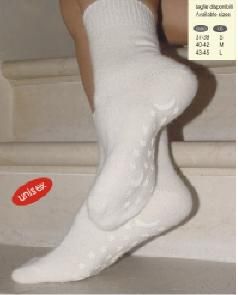 Angorinės šildančios kojinės su neslystančiu padu Spalva : Balta