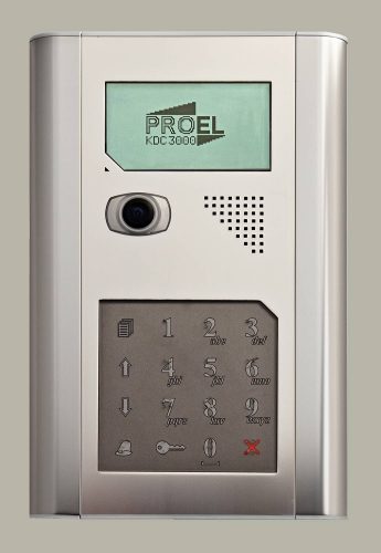 Modernios telefonspynės, metalinės durys.