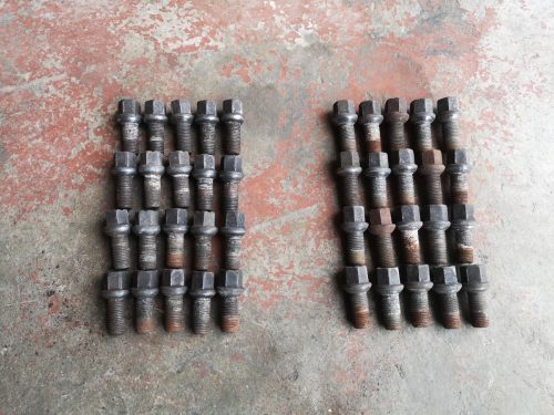 Parduodu orginalius ratų varžtų komplektus (paprasti) Audi/VW.