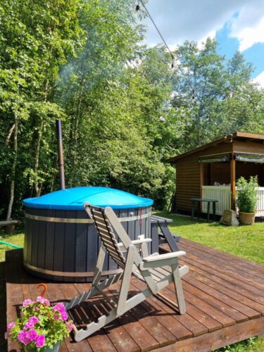 TURISTAUK LT baidarių nuoma,  Dobilų Slėnis su nameliais ant Jūros upės kranto