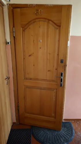 Dvigubos pušinės, vokiškom spynom durys